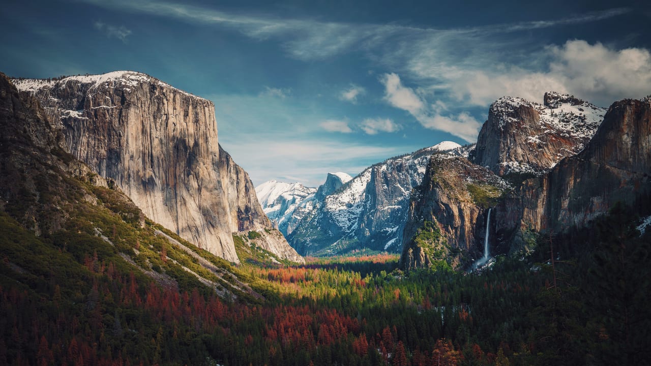 Yosemite Valley from Tunnel View, with El Capitan and Bridalveil Fall